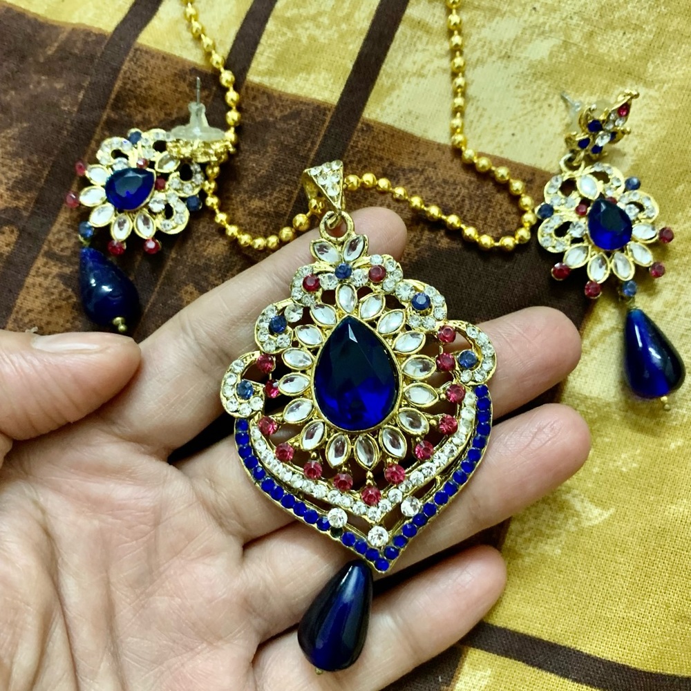 Brand New Beautiful Clear Shiny Transparent Kundan and Blue,Pink,Stones.